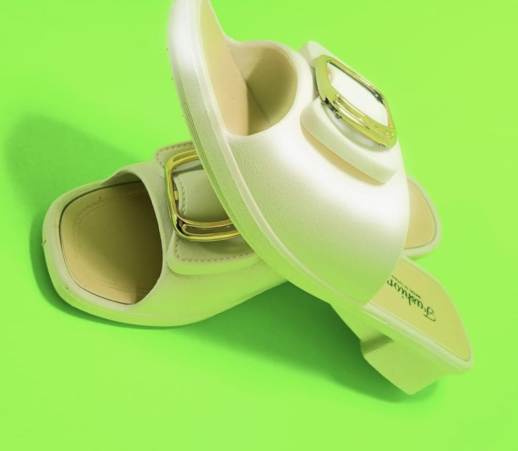 Sandalias Elegantes con Hebilla Dorada y Suela Antideslizante