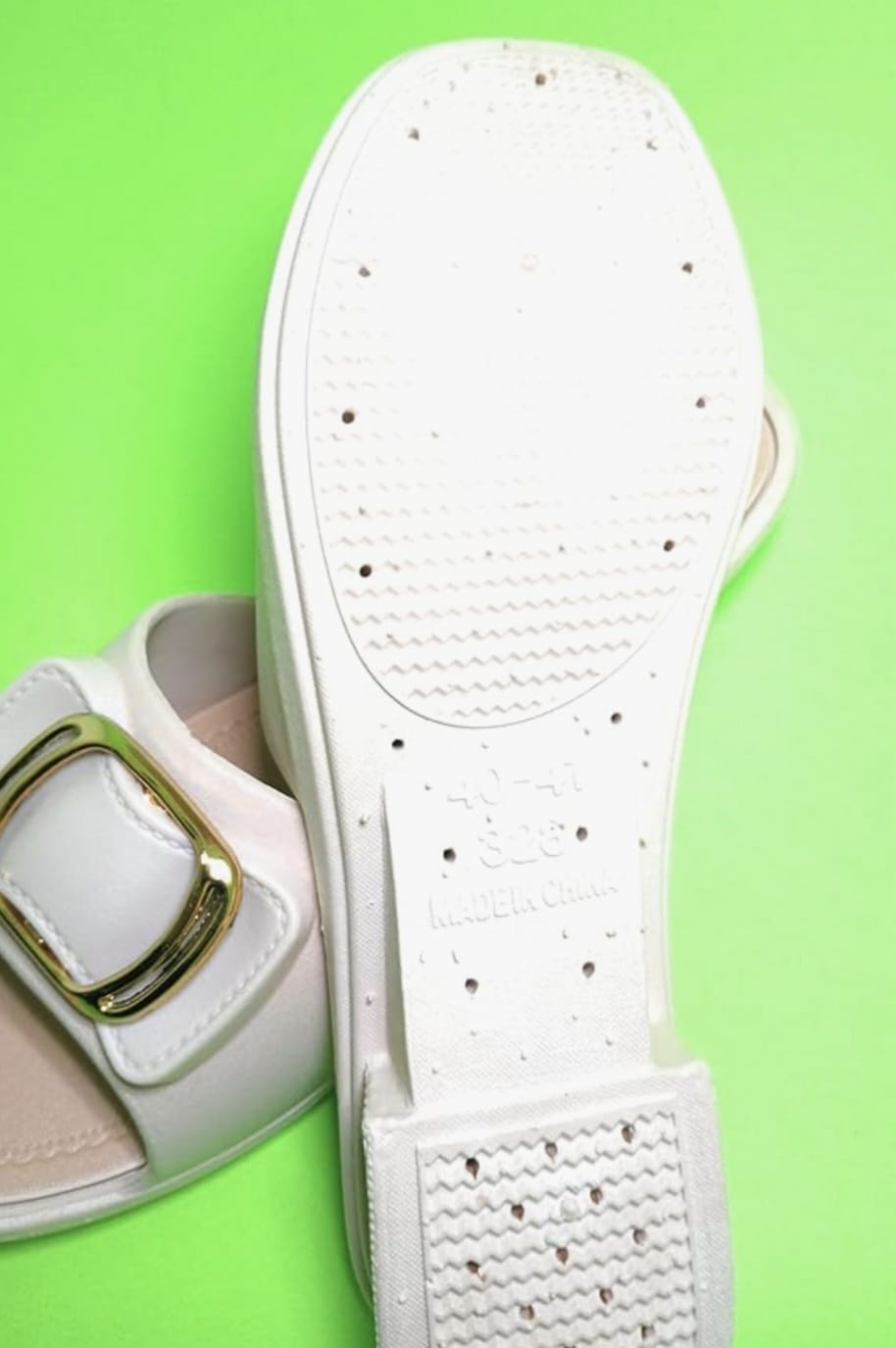 Sandalias Elegantes con Hebilla Dorada y Suela Antideslizante