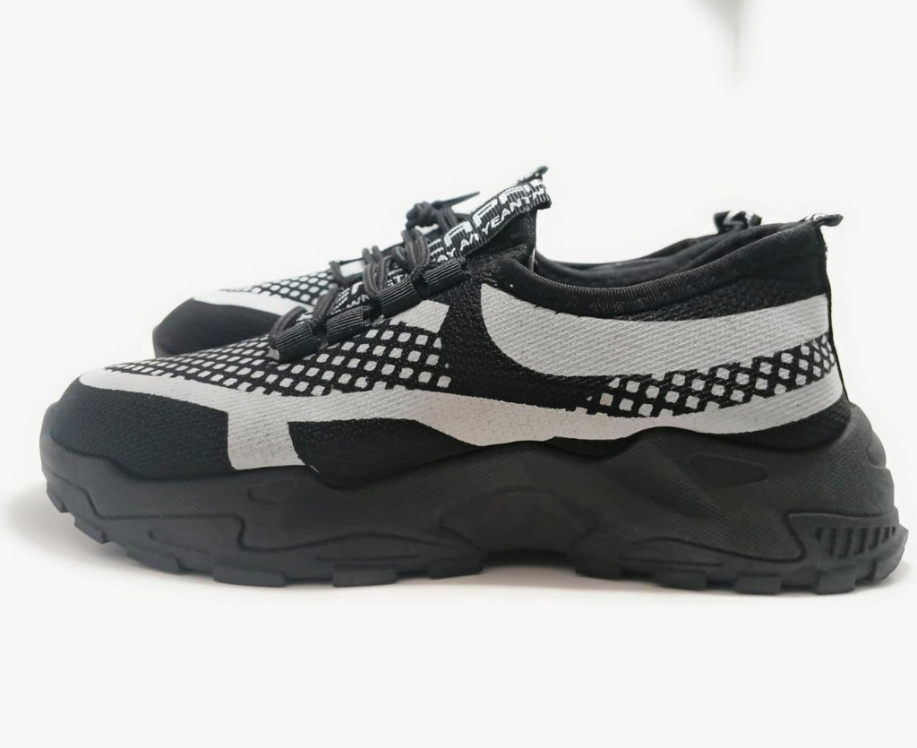 Tenis deportivos transpirables con diseño geométrico y ajuste cómodo
