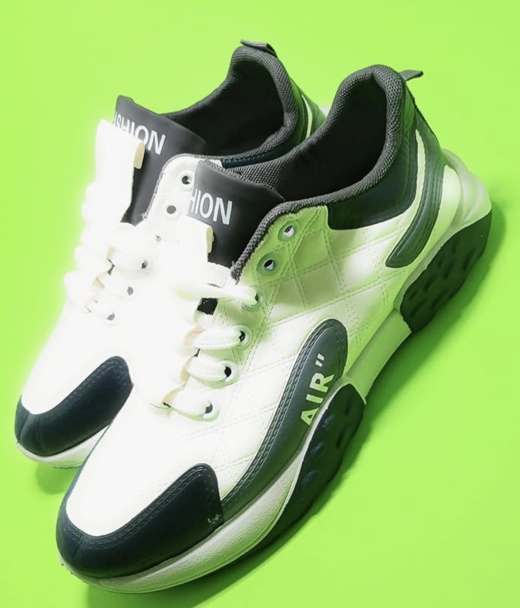 Tenis deportivos con diseño acolchado