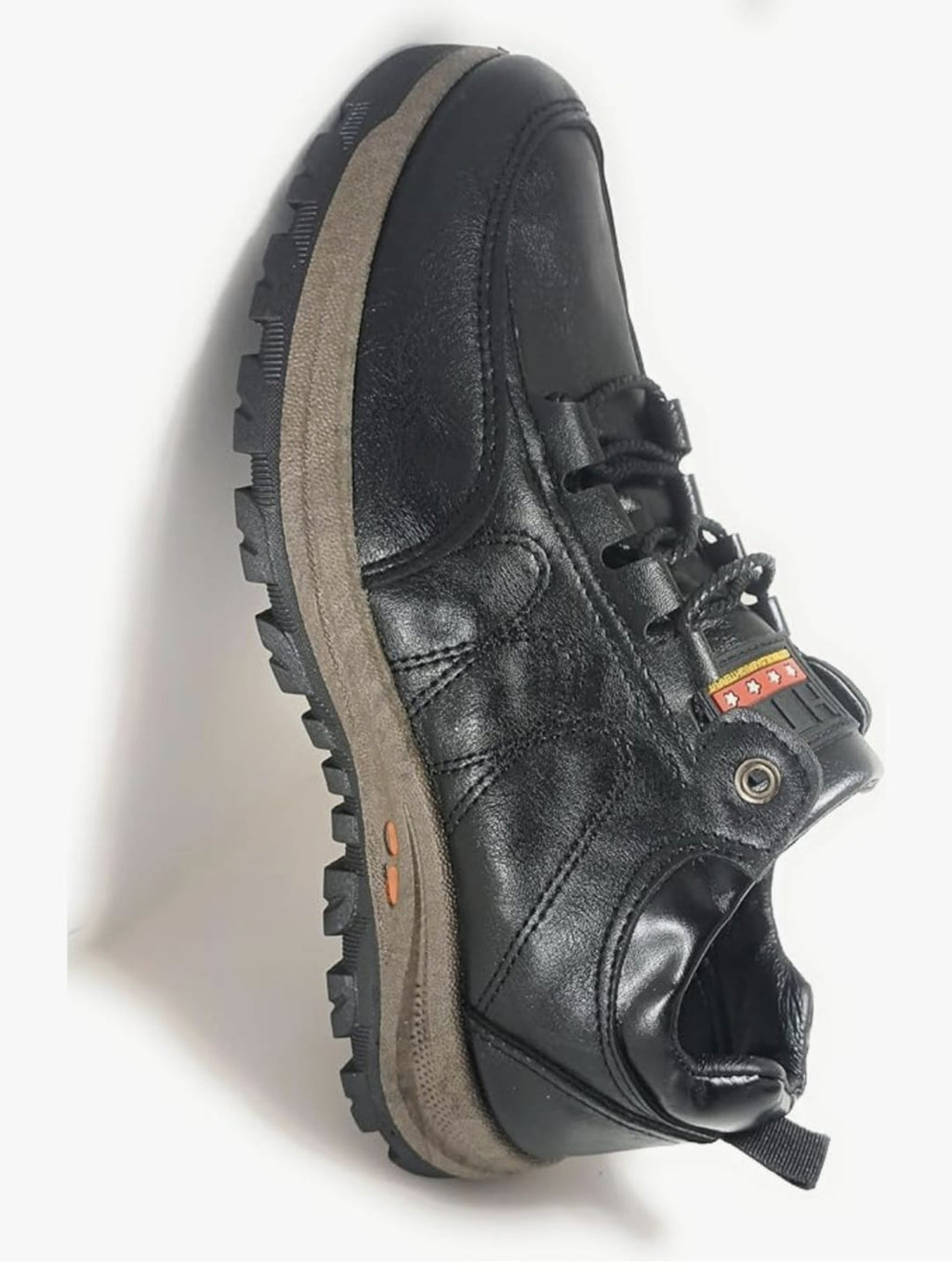 Zapatillas urbanas de cuero con suela todoterreno