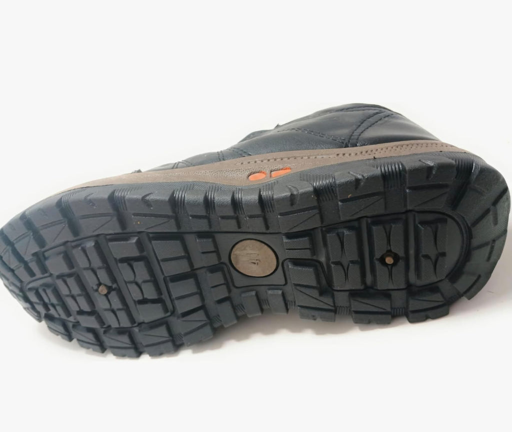 Zapatillas urbanas de cuero con suela todoterreno