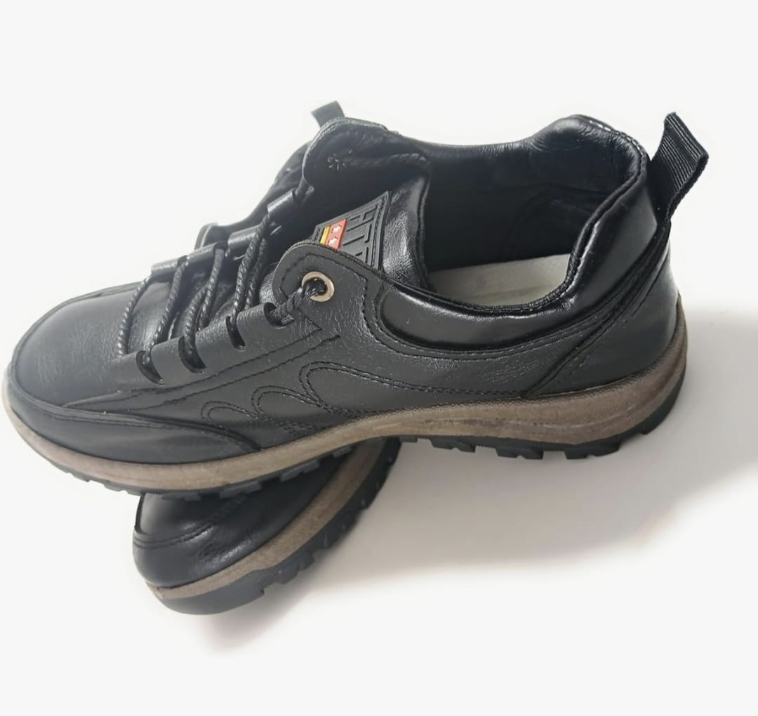 Zapatillas urbanas de cuero con suela todoterreno