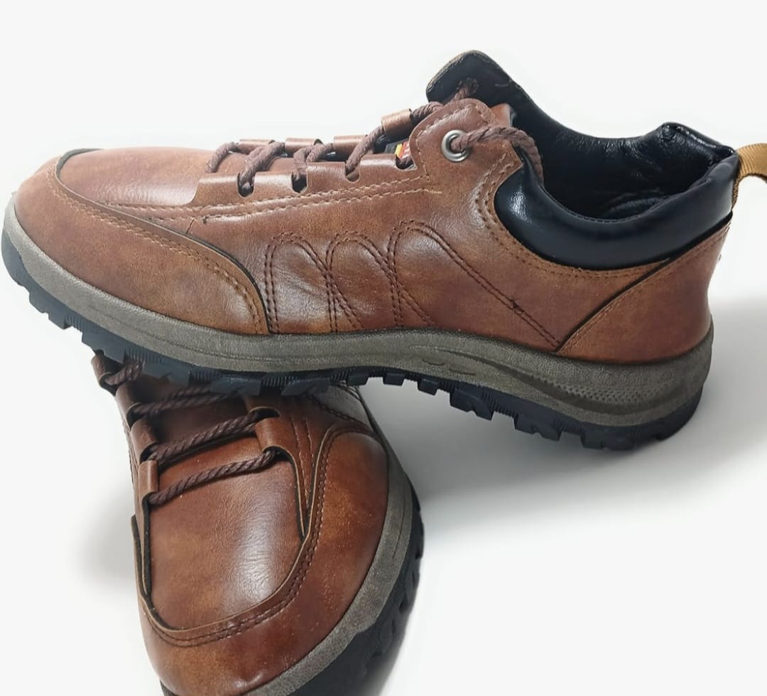 Zapatillas urbanas de cuero con suela todoterreno